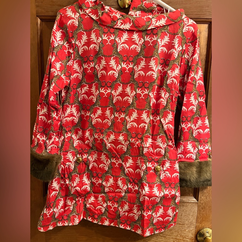 Elegant Red Patterned Cape with Faux Fur Trim